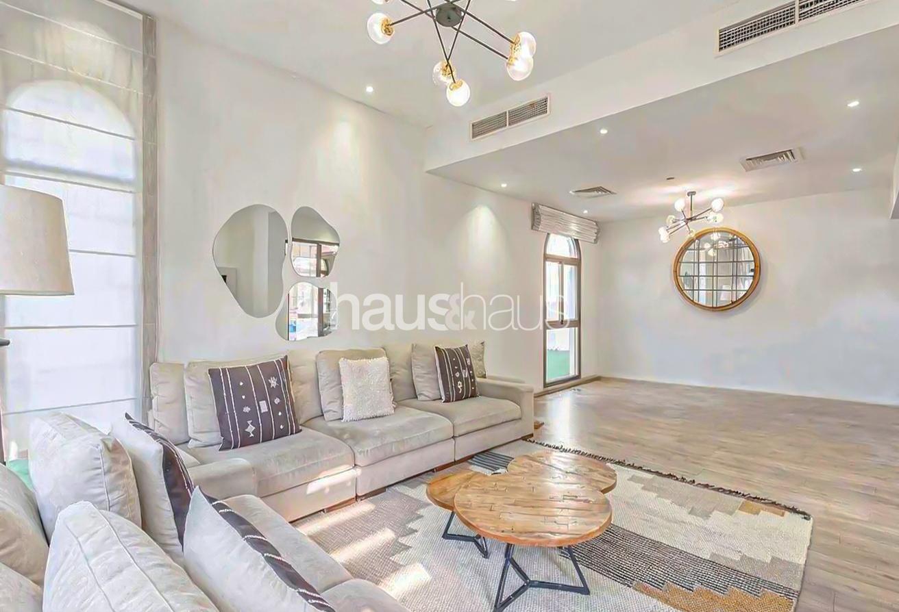 Semi Furnished | Upgraded | End Unit 4 BR photo 5