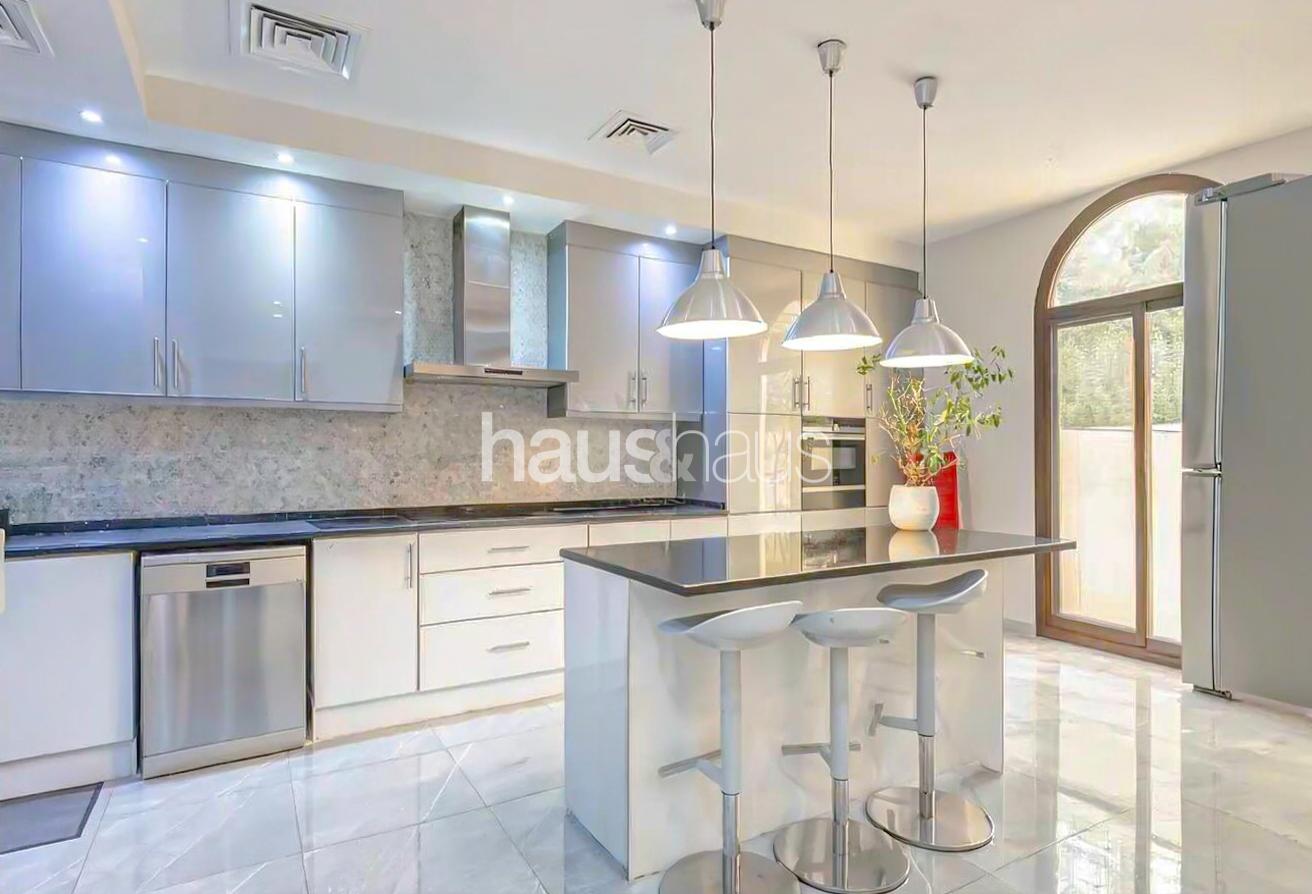 Semi Furnished | Upgraded | End Unit 4 BR photo 2