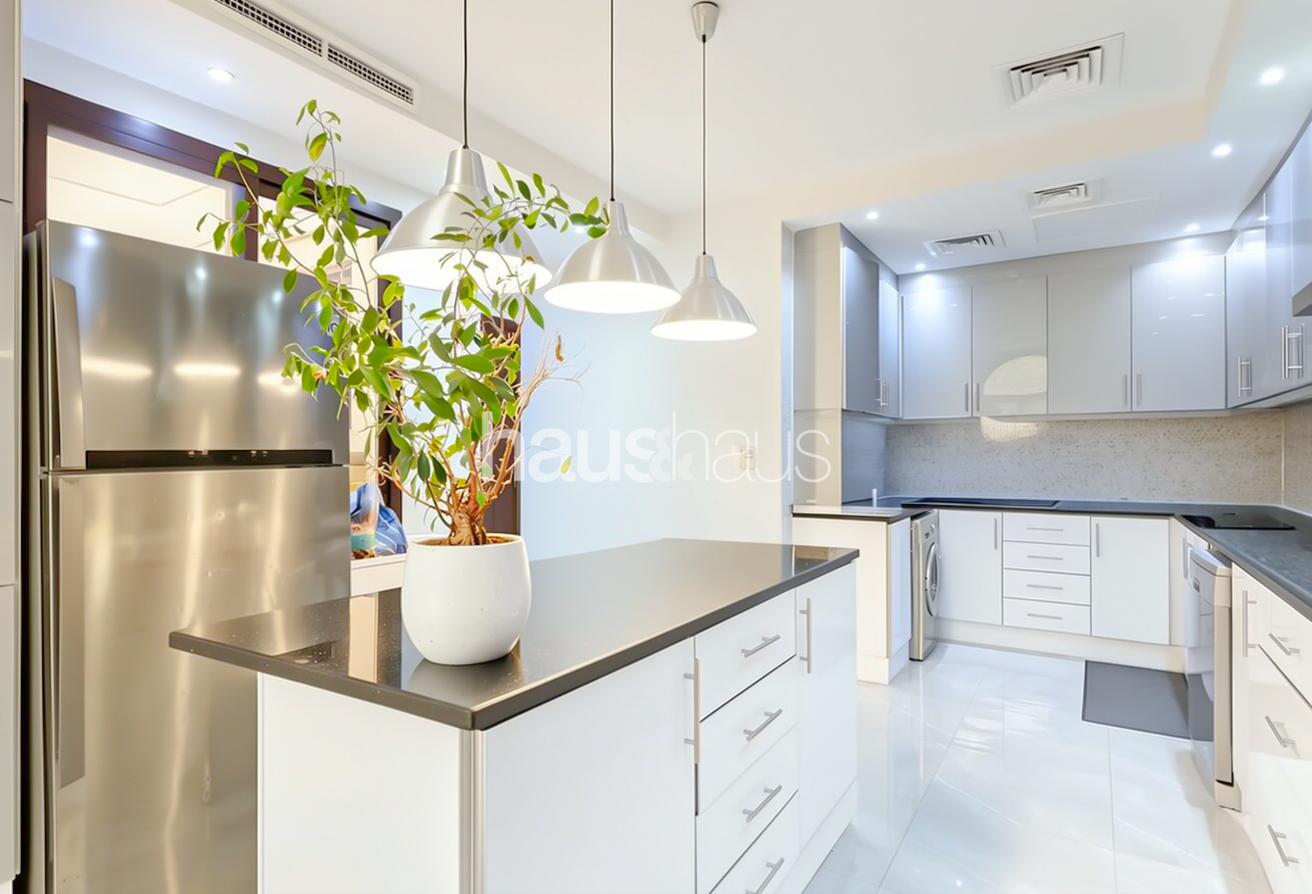 Semi Furnished | Upgraded | End Unit 4 BR photo 3