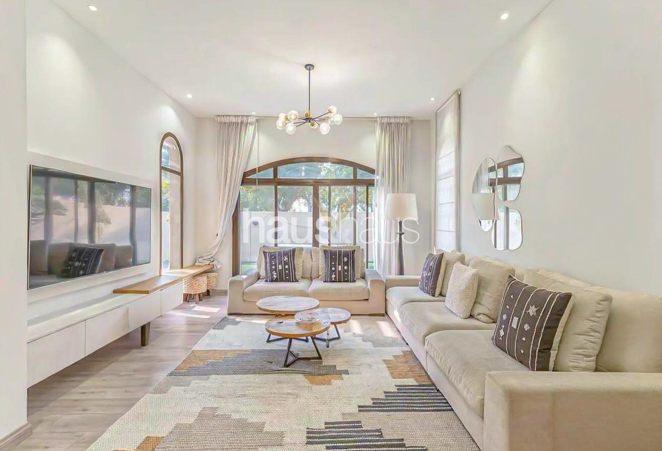 Semi Furnished | Upgraded | End Unit 4 BR photo 4