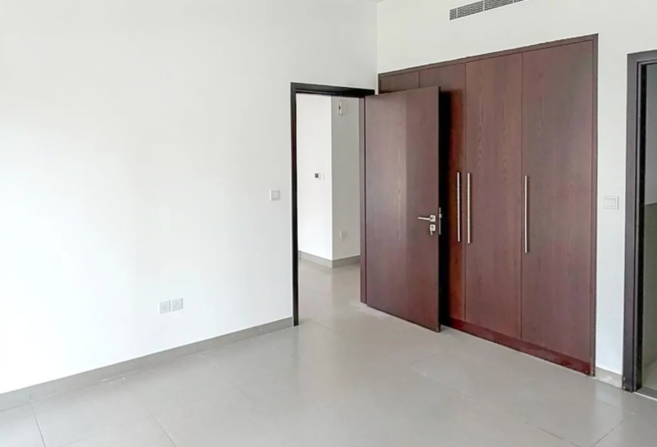PRIME LOCATION | WITH BALCONY | UNFURNISHED gallery image