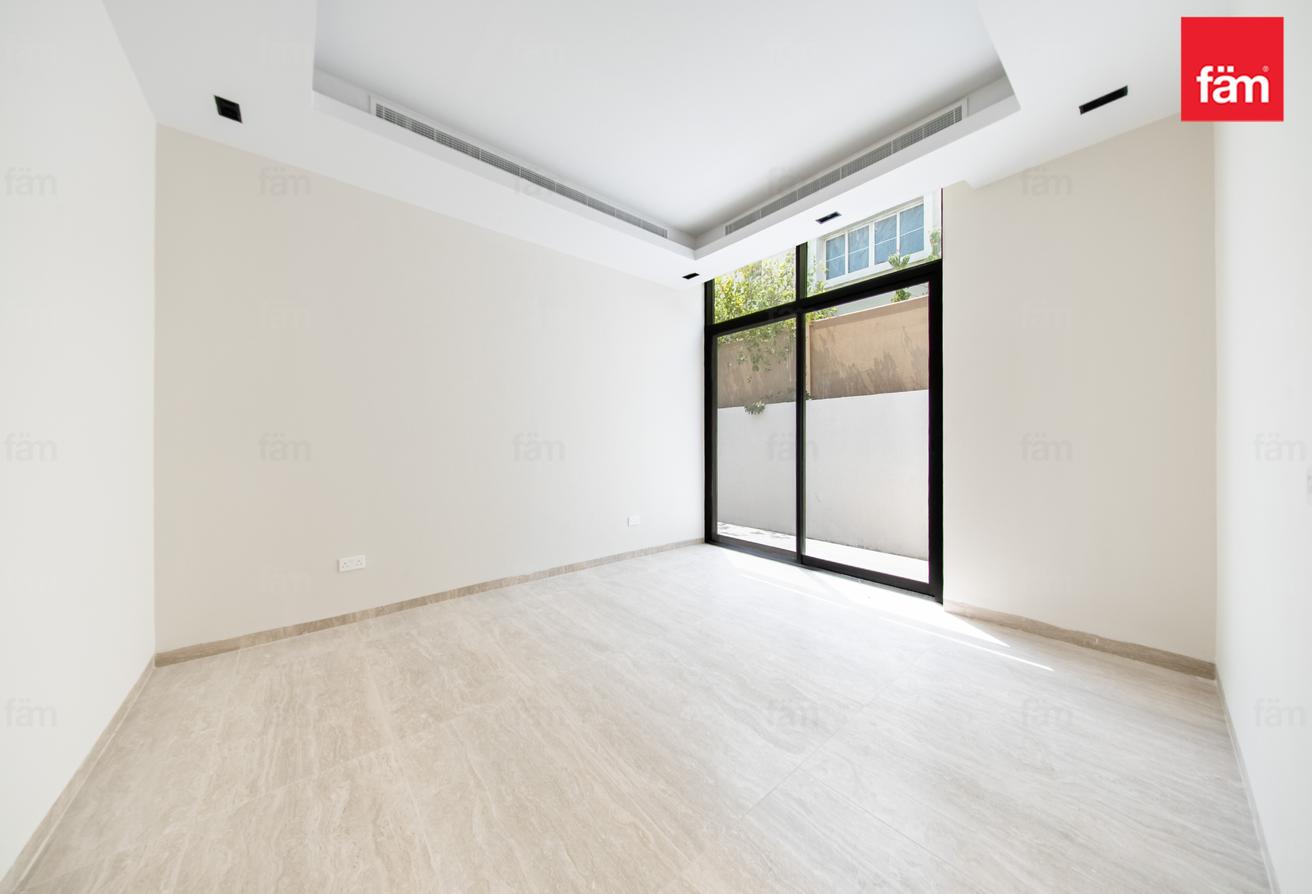 Suburban villa for family, easy access to the city photo 8