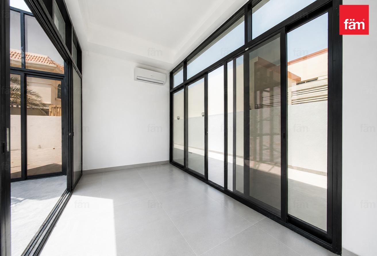 Suburban villa for family, easy access to the city photo 7