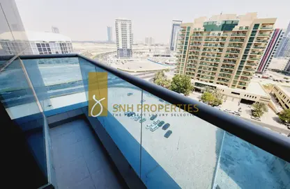 شقة - 2 غرف نوم - 3 حمامات للايجار في برج ويمبلي - مدينة دبي الرياضية - دبي