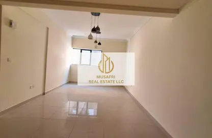 شقة - غرفة نوم - 2 حمامات للايجار في مبنى مويلح - مويلح - الشارقة