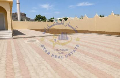 Villa - 2 Bedrooms - 3 Bathrooms for rent in Downtown Fujairah - Fujairah Villa - 2 Bedrooms - 3 Bathrooms for rent in Downtown Fujairah - Fujairah