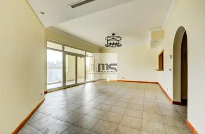 Apartment - 2 Bedrooms - 3 Bathrooms for rent in Al Khushkar - Shoreline Apartments - Palm Jumeirah - Dubai