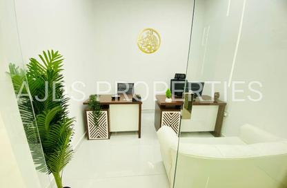 Office Space - Studio - 1 Bathroom for rent in Red Avenue - Al Garhoud - Dubai