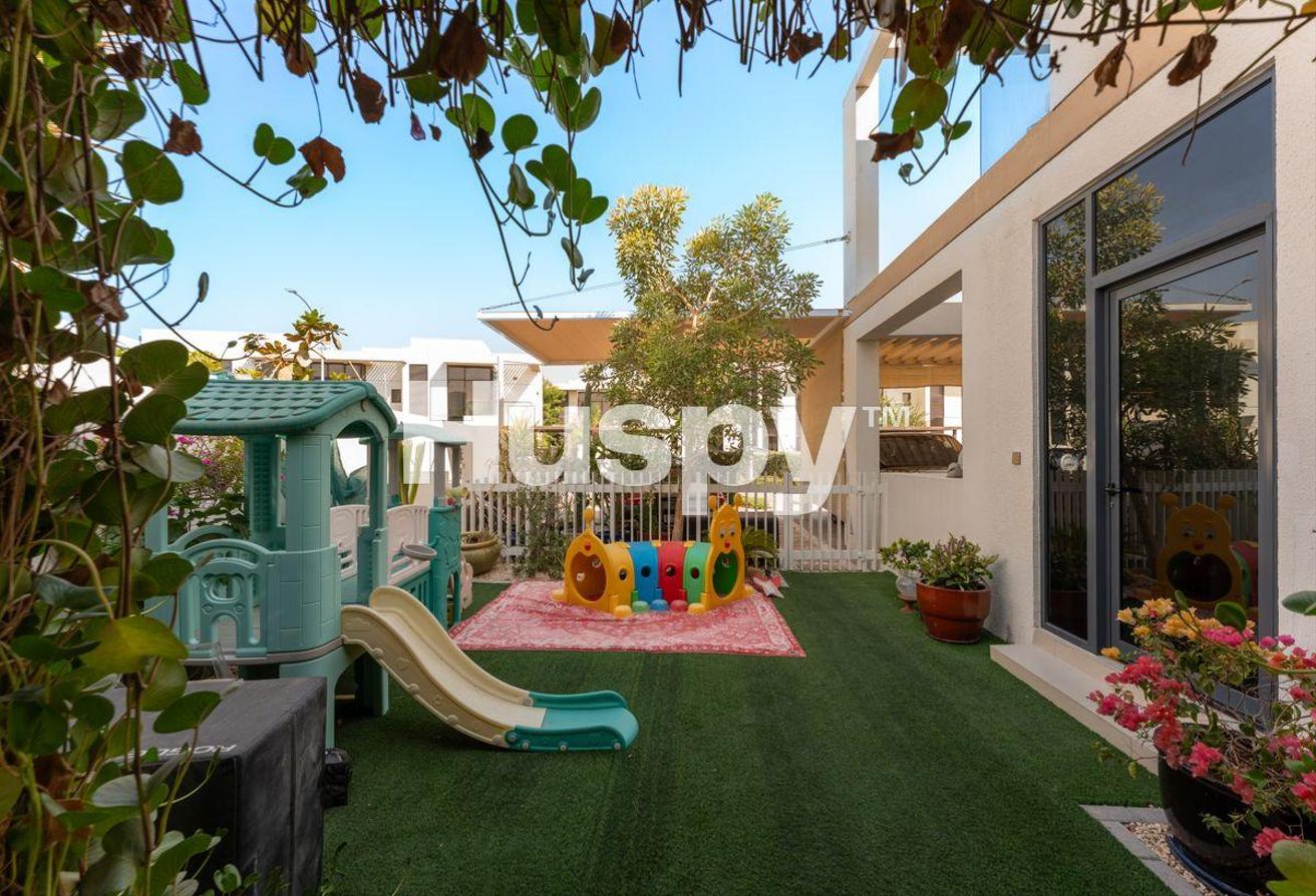 Upgraded and Extended | Corner Plot | Park Backing photo 24