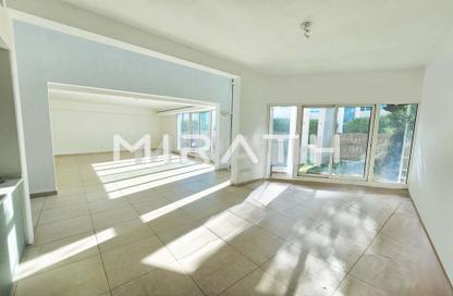 Villa - 4 Bedrooms - 5 Bathrooms for rent in Jumeirah 1 Villas - Jumeirah 1 - Jumeirah - Dubai