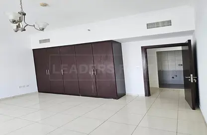 شقة - 2 غرف نوم - 3 حمامات للايجار في برج ربيعة - مجان - دبي لاند - دبي