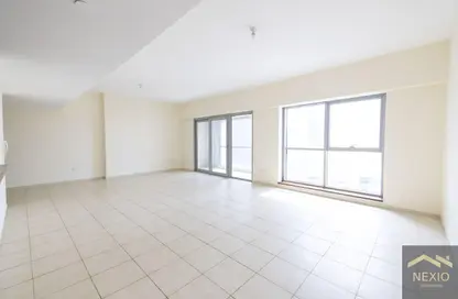 شقة - غرفة نوم - 2 حمامات للايجار في الأبراج الإدارية - الخليج التجاري - دبي