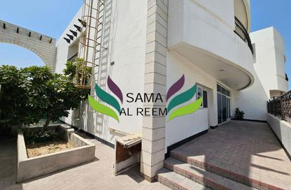 Villa - 4 - 4 for rent in Jumeirah 3 Villas - Jumeirah 3 - Jumeirah - Dubai
