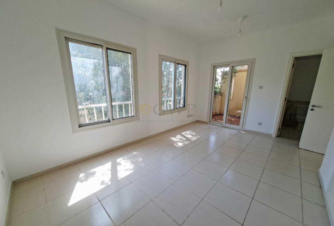 Landscaped | Sunny and Bright | Ready to Move in — photo 3