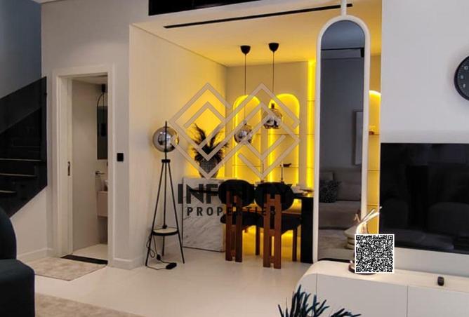 Fully Furnished Townhouse Ready to Move In