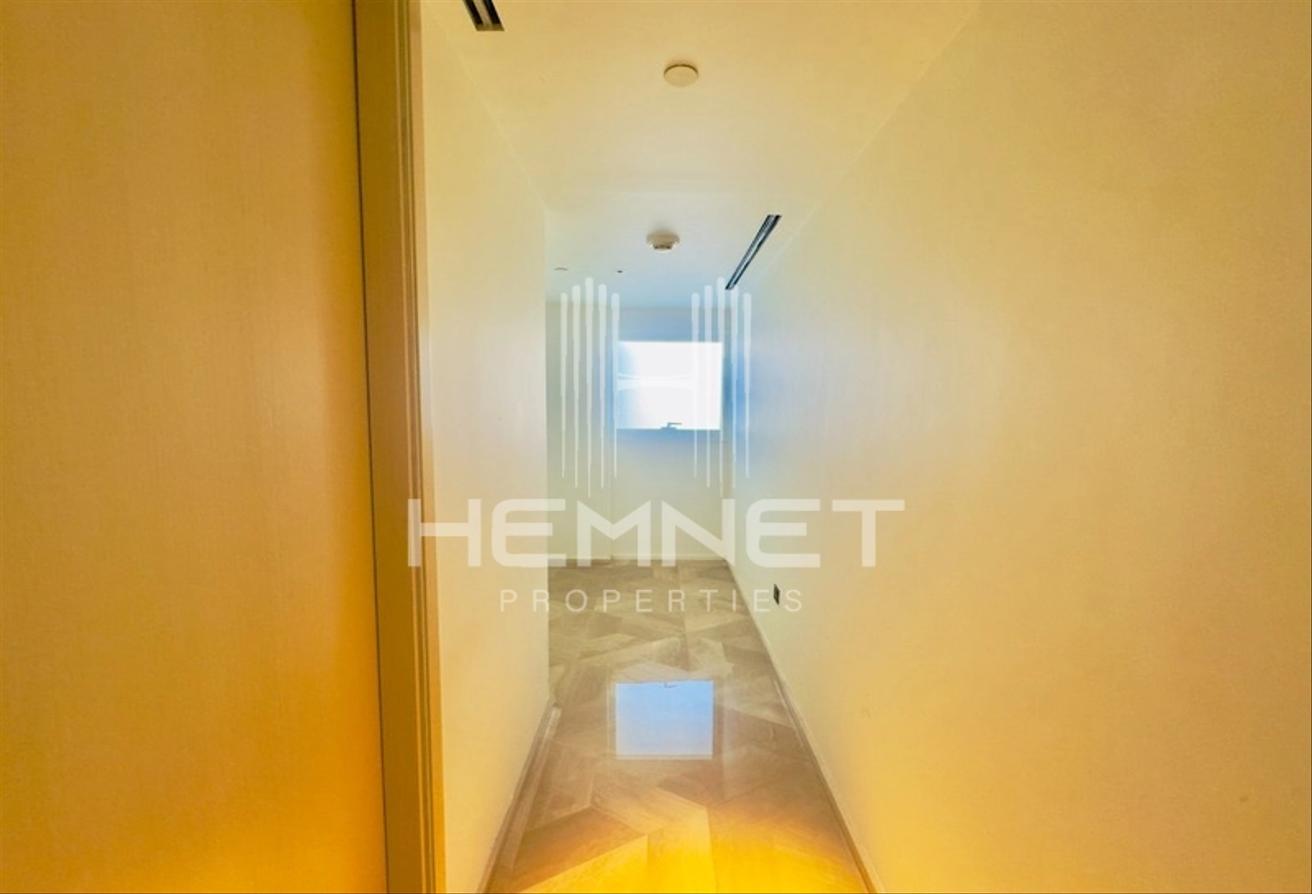 Luxurious Unit | Fully Furnished and Upgraded photo 10