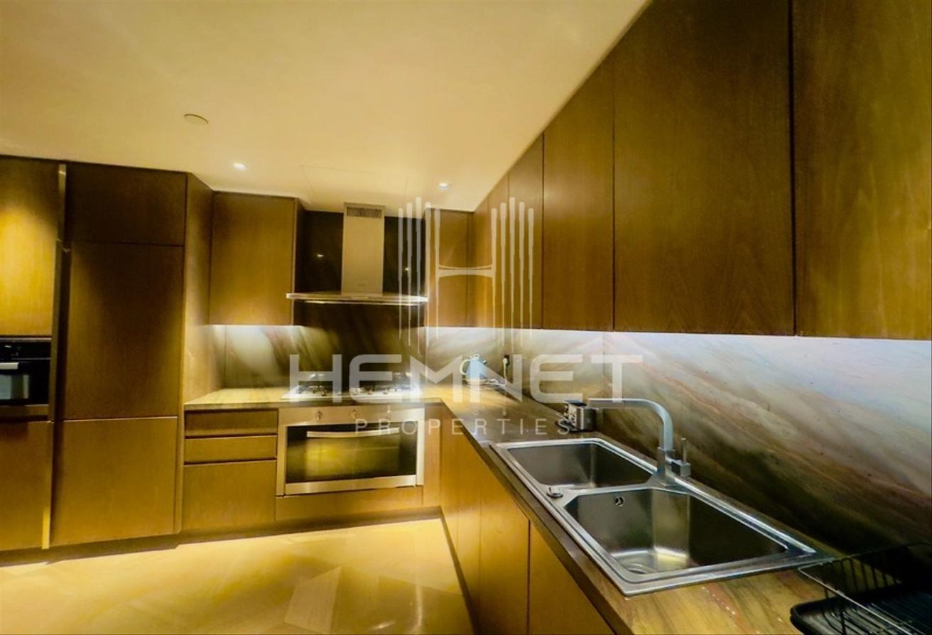 Luxurious Unit | Fully Furnished and Upgraded photo 7
