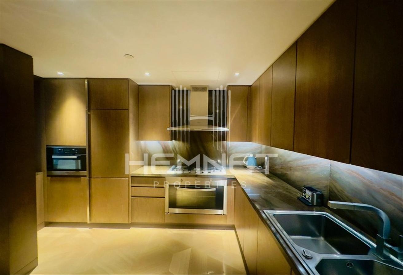 Luxurious Unit | Fully Furnished and Upgraded photo 27