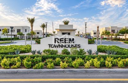 Townhouse - 3 - 3 for rent in Reem Townhouses - Town Square - Dubai