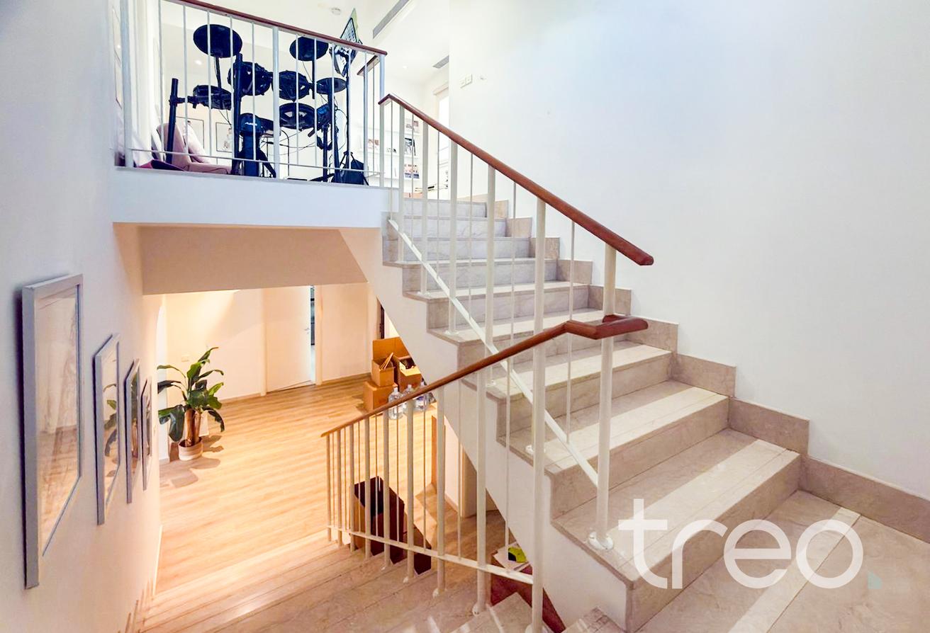 Large private garden |Great Location| Unfurnished photo 5