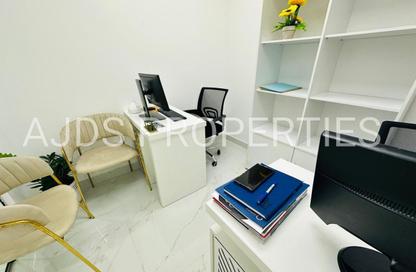 Office Space - Studio - 1 Bathroom for rent in Reem Residency - Al Karama - Dubai