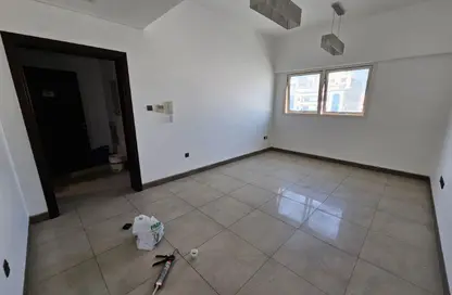 Apartment - 1 Bedroom - 2 Bathrooms for rent in Rolla Square - Rolla Area - Sharjah