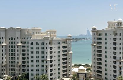 Apartment - 3 Bedrooms - 4 Bathrooms for rent in Al Khushkar - Shoreline Apartments - Palm Jumeirah - Dubai