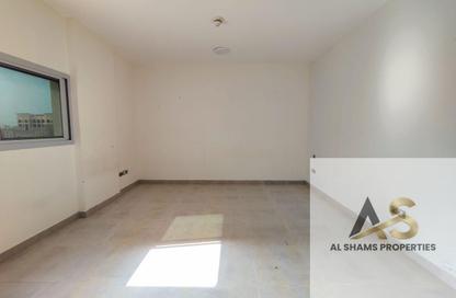 Apartment - Studio - 1 Bathroom for rent in Amwaj Building - Al Souk Al Kabeer - Bur Dubai - Dubai