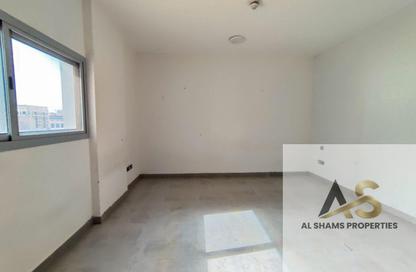Apartment - Studio - 1 Bathroom for rent in Amwaj Building - Al Souk Al Kabeer - Bur Dubai - Dubai