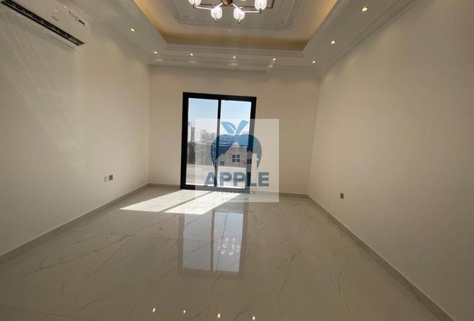 73854365 - Property Image 2