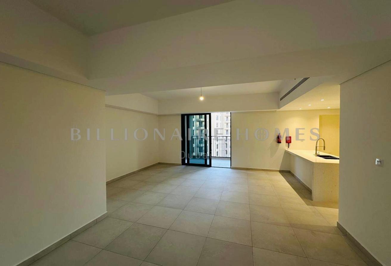 Spacious | Prime Location | Mid Floor photo 7