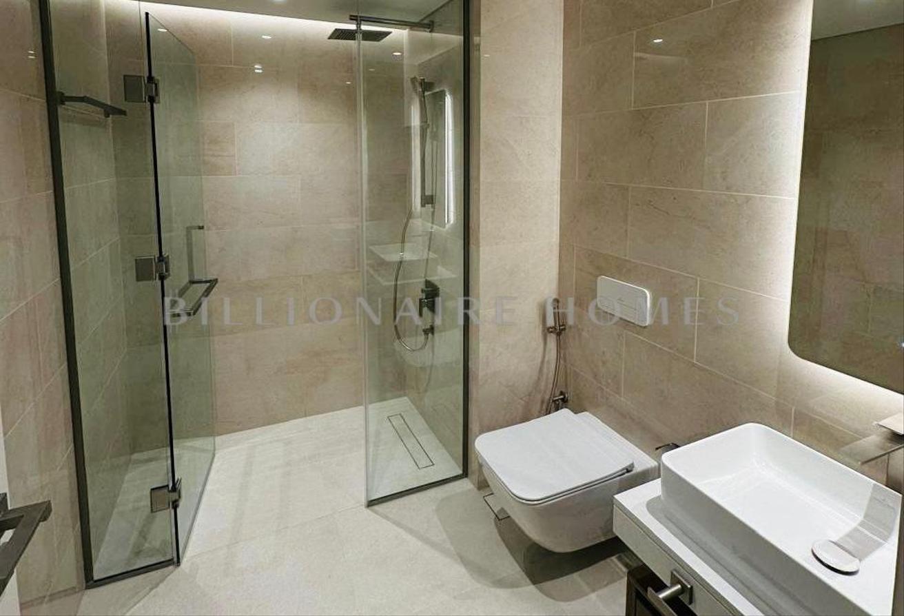 Spacious | Prime Location | Mid Floor photo 9