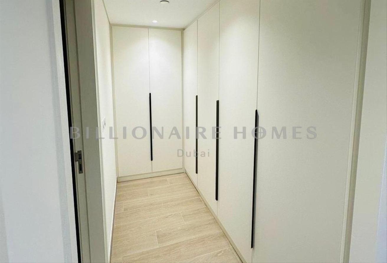 Spacious | Prime Location | Mid Floor photo 11