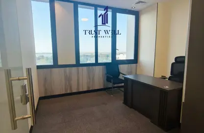 مكتب - غرفة نوم - 6 حمامات للايجار في بناية دار السلام - شارع الكورنيش - أبوظبي