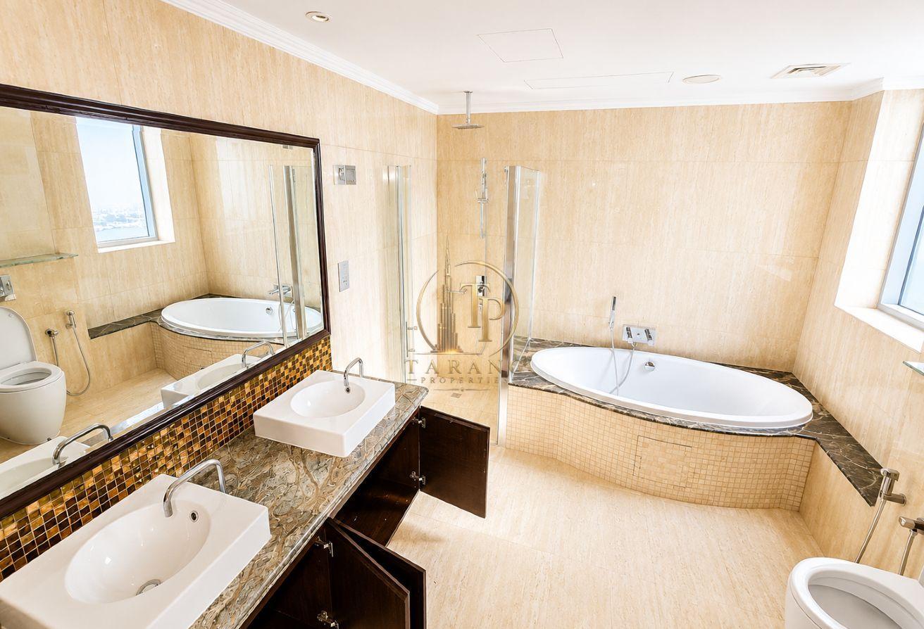 Exclusive | Skyline Penthouse | Vacant photo 12