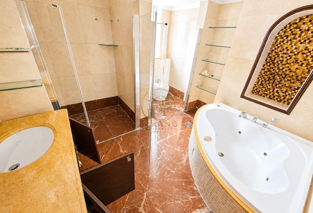 Exclusive | Skyline Penthouse | Vacant photo 11