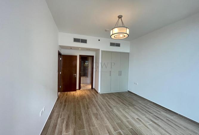 Canal Facing | Spacious | Vacant Soon | Great Deal — photo 3