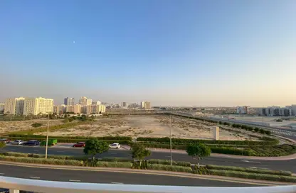 Apartment - 2 Bedrooms - 3 Bathrooms for sale in Mazaya 25 - Queue Point - Liwan - Dubai Land - Dubai