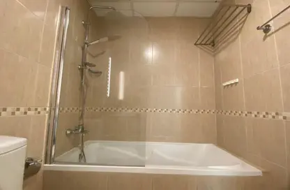 Apartment - 2 Bedrooms - 3 Bathrooms for sale in Mazaya 25 - Queue Point - Liwan - Dubai Land - Dubai