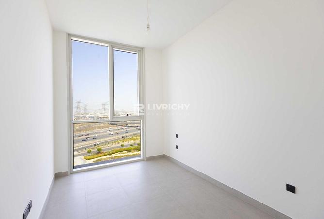 VACANT | HIGH FLOOR | PARTIAL BURJ KHALIFA VIEW photo 3