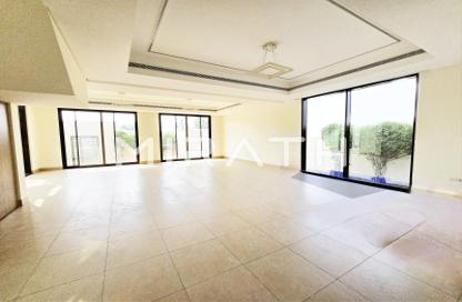 Villa - 5 Bedrooms - 6 Bathrooms for rent in Umm Suqeim 1 Villas - Umm Suqeim 1 - Umm Suqeim - Dubai Villa - 5 Bedrooms - 6 Bathrooms for rent in Umm Suqeim 1 Villas - Umm Suqeim 1 - Umm Suqeim - Dubai