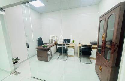 Office Space - Studio - 1 Bathroom for rent in Red Avenue - Al Garhoud - Dubai