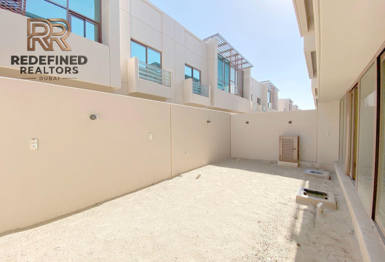 SMART LAYOUT | BEST PRICE | 4 Bed MIDDLE UNIT photo 11