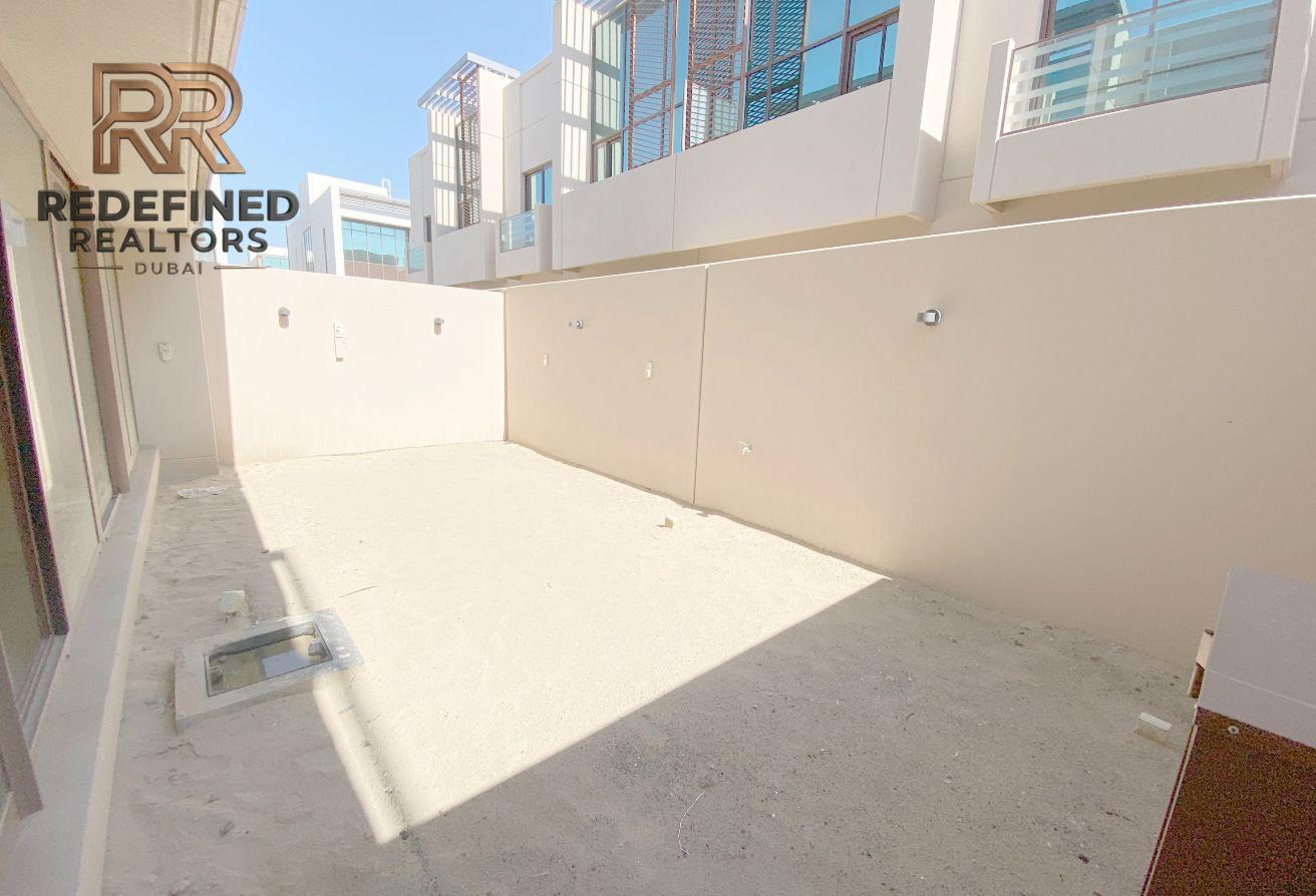 SMART LAYOUT | BEST PRICE | 4 Bed MIDDLE UNIT photo 12