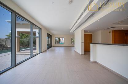 Villa - 4 - 5 for rent in District 9 - Jumeirah Park - Dubai