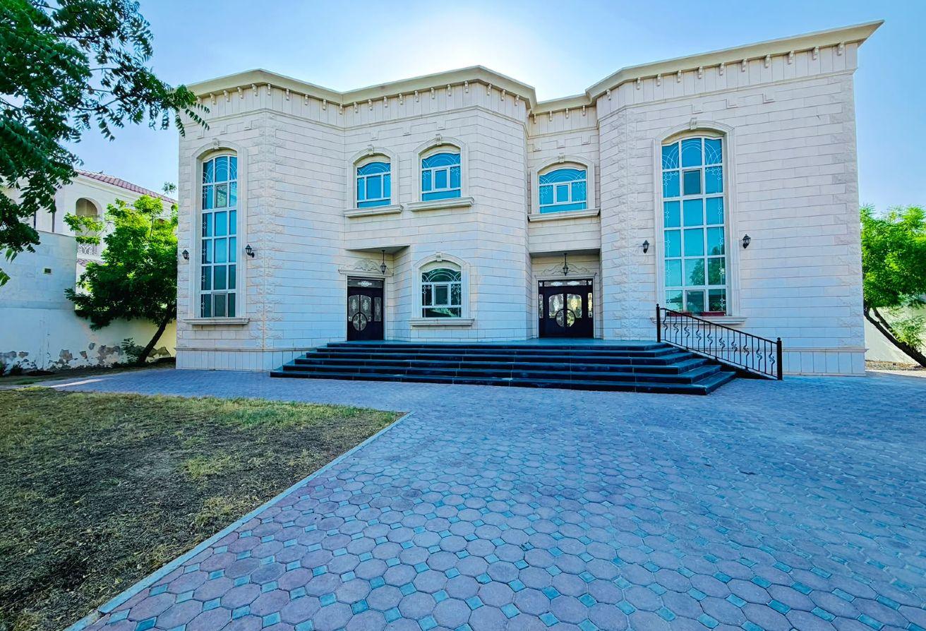 Dreamy 5-Bedroom Luxury Villa: Perfectly Positione