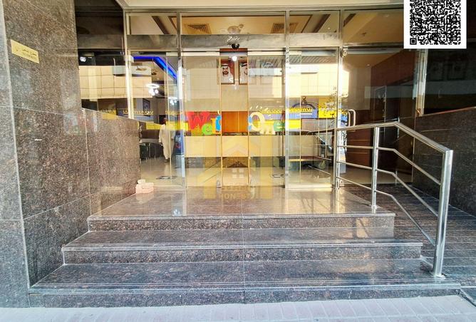 Entire residential building for sale, featuring lu