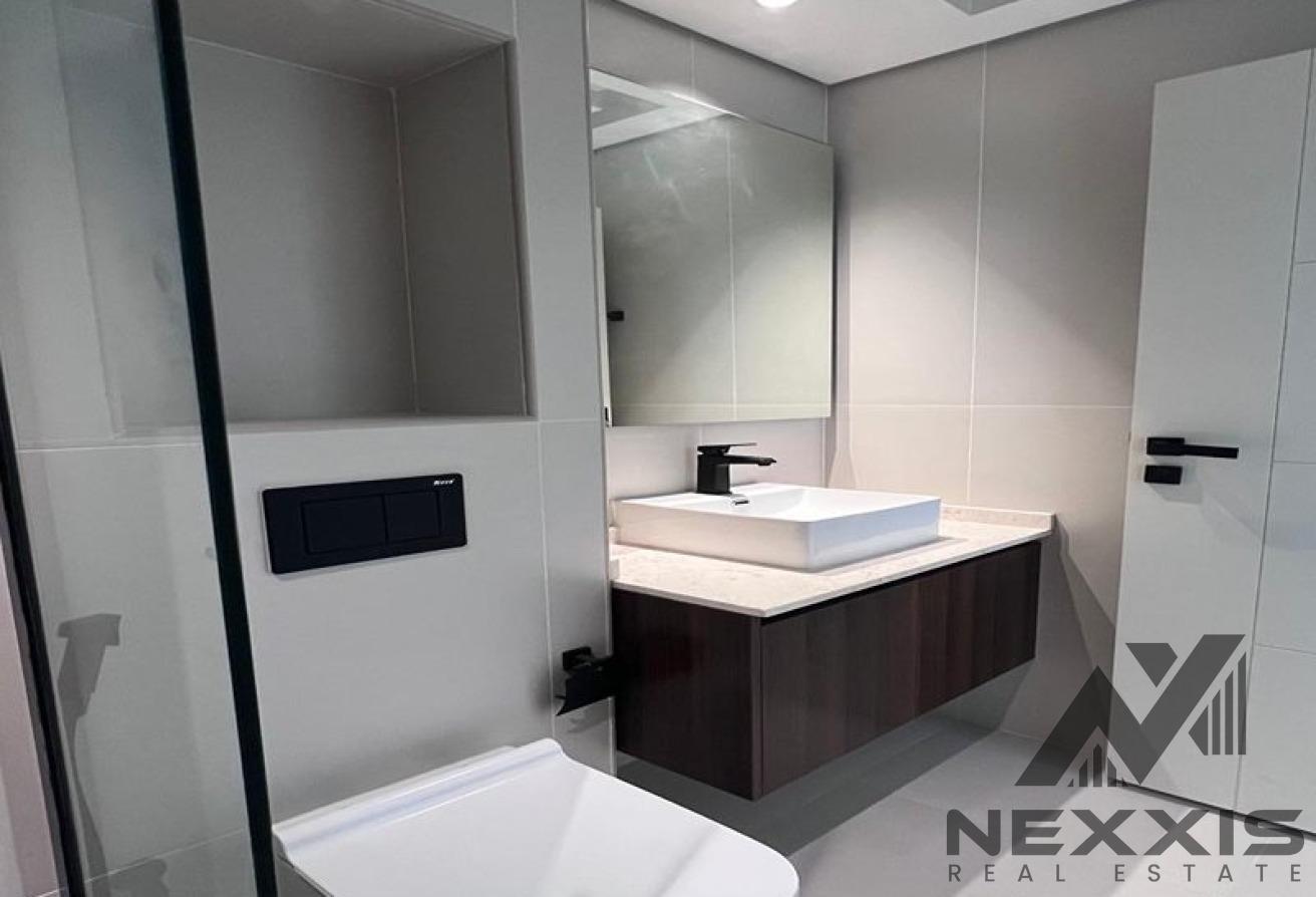 Brand New | Front of Metro | Furnished photo 10