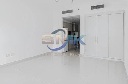 Apartment - Studio - 1 for rent in Carson B - Carson - Damac Hills - Dubai