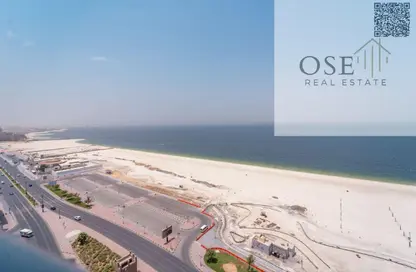 شقة - 2 غرف نوم - 2 حمامات للبيع في برج الكورنيش - طريق كورنيش عجمان - عجمان